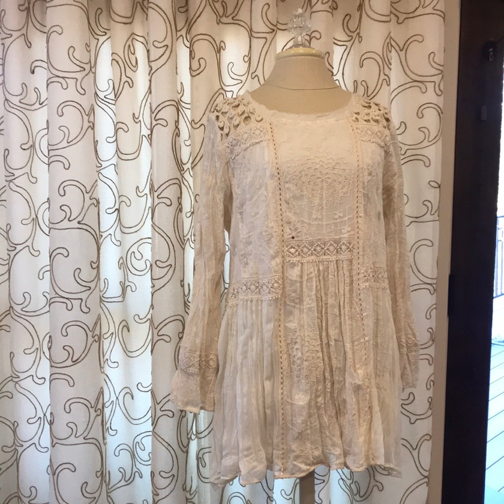 V Cristina Flowy Lace Cream Shirt